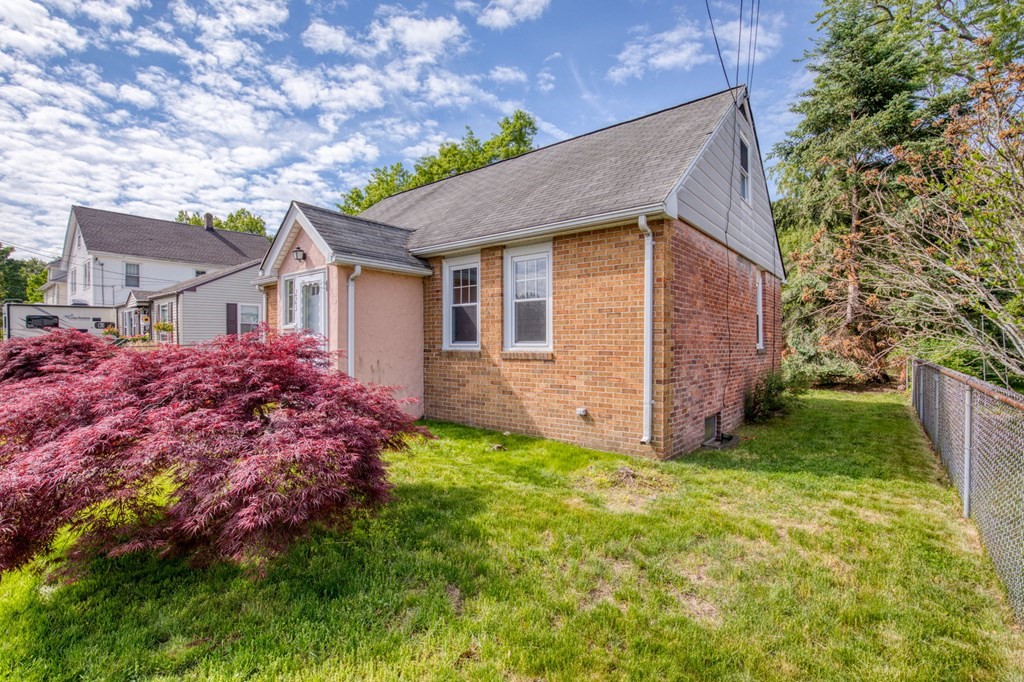 223 East Street Springfield, MA 01104 - Photo 3 of 24 Gallery Image 3
