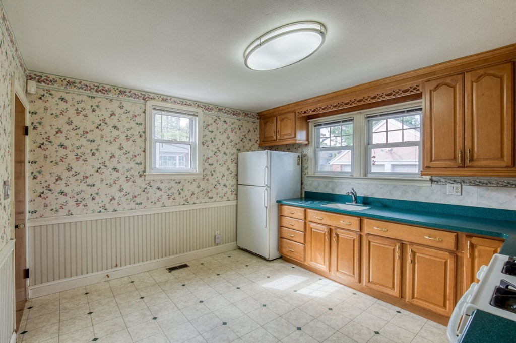 223 East Street Springfield, MA 01104 - Photo 6 of 24 Gallery Image 6