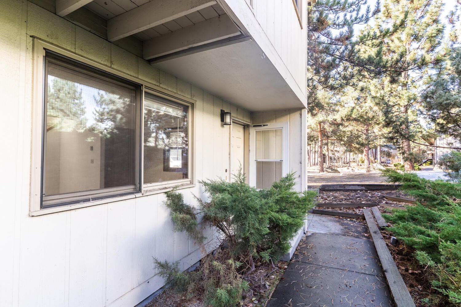 1050 Northeast Butler Market Road, Unit 24 Bend, OR 97701 - Photo 27 of 30 Walkway in back