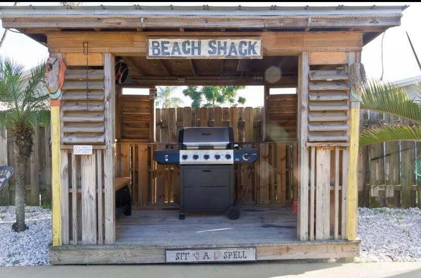 1224 Southwest 16th Avenue Boca Raton, FL 33486 - Photo 11 of 48 BBQ Hut/Cabana