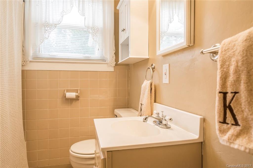 429 Governors View Road Asheville, NC 28805 - Photo 12 of 23 Gallery Image 12