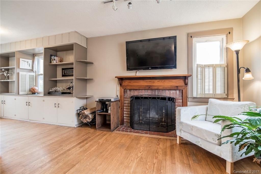 429 Governors View Road Asheville, NC 28805 - Photo 5 of 23 Gallery Image 5