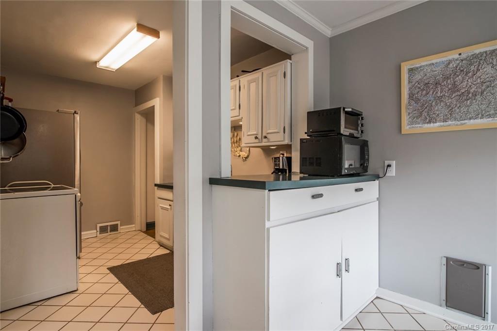 429 Governors View Road Asheville, NC 28805 - Photo 9 of 23 Gallery Image 9
