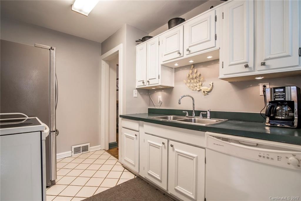 429 Governors View Road Asheville, NC 28805 - Photo 10 of 23 Gallery Image 10