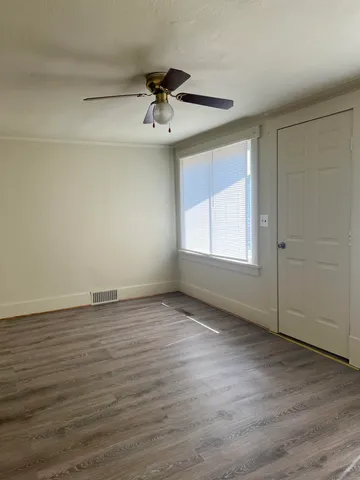 $900 | 906 South 7th Street, Prairie du Chien, WI 53821