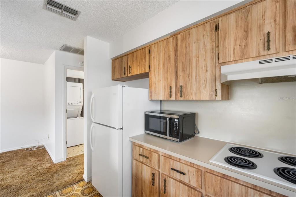 6636 Timbercove Lane New Port Richey, FL 34653 - Photo 9 of 20 a kitchen with stainless steel appliances a refrigerator a stove and a sink