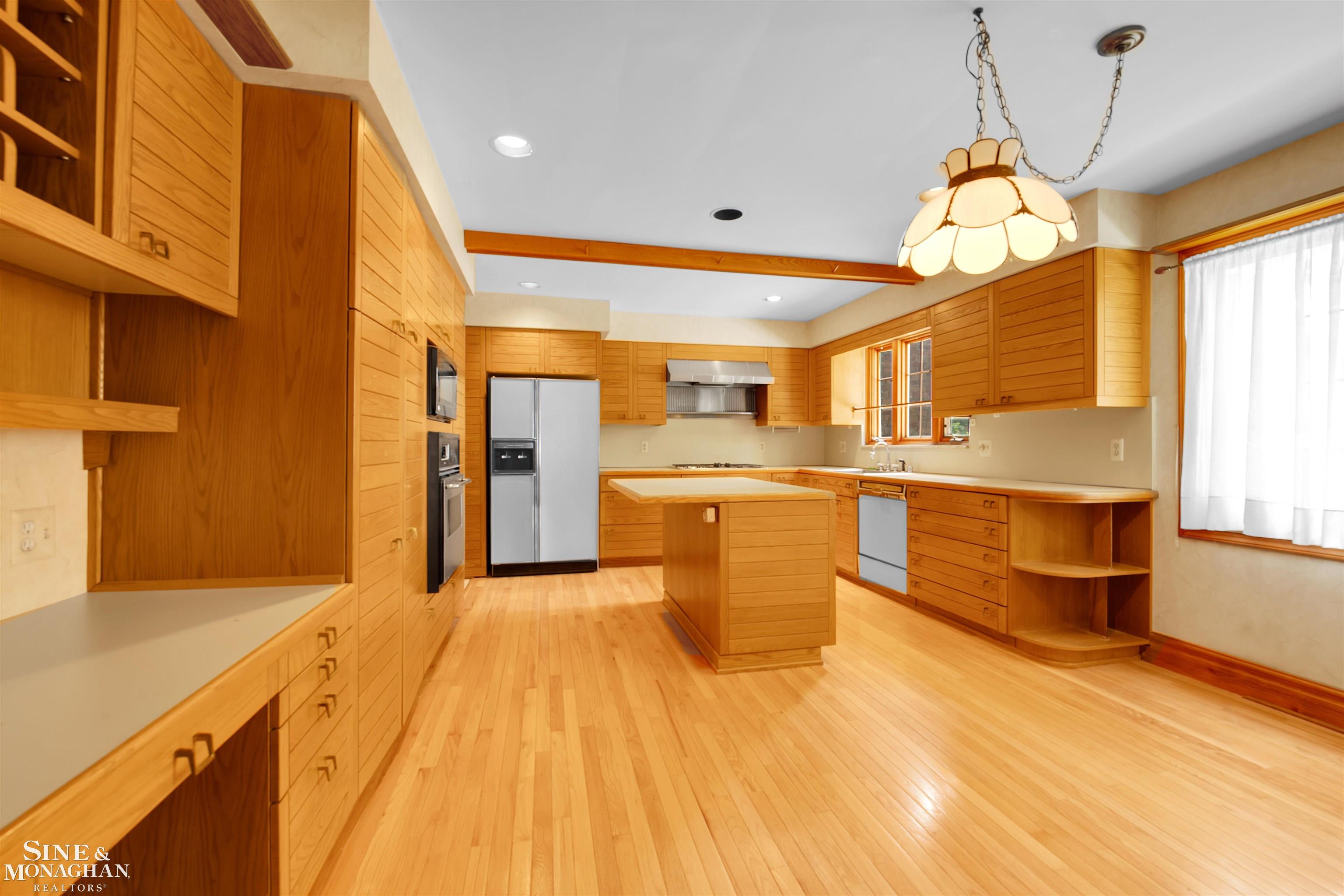 829 Trombley Road Grosse Pointe, MI 48230 - Photo 7 of 45 50149596-c7878321-bd23-49a0-a703-293425ce7c79.JPG