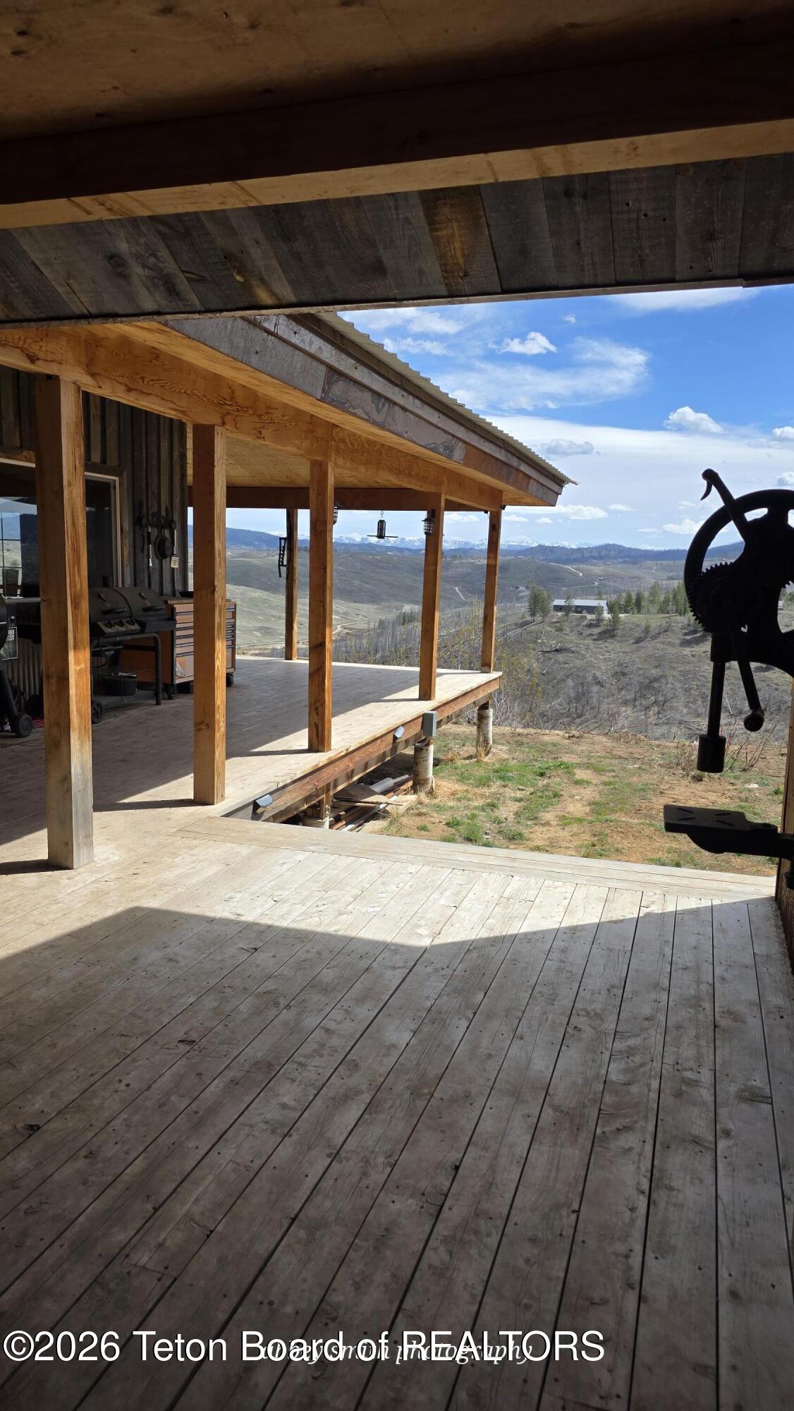 118 Upper Picnic Ridge Road Bondurant, WY 82922 - Photo 4 of 33 Breezeway