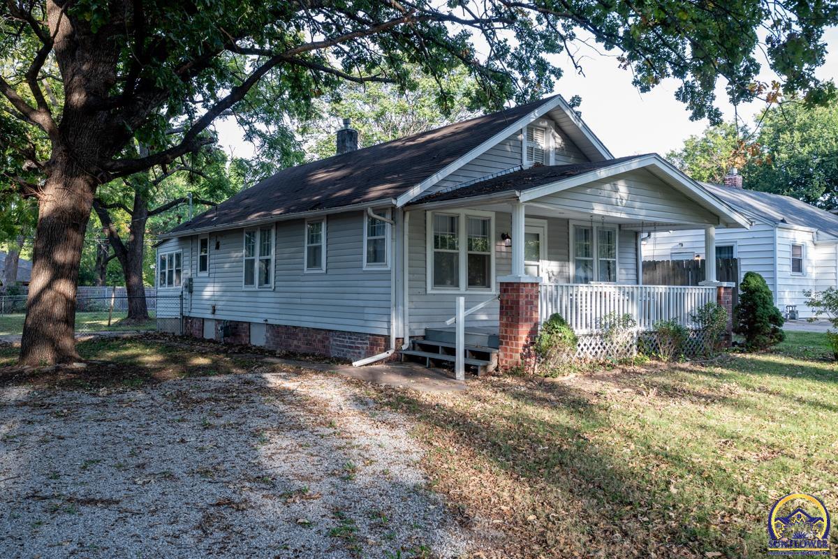 517 Southwest Watson Avenue Topeka, KS 66606 - Photo 1 of 1