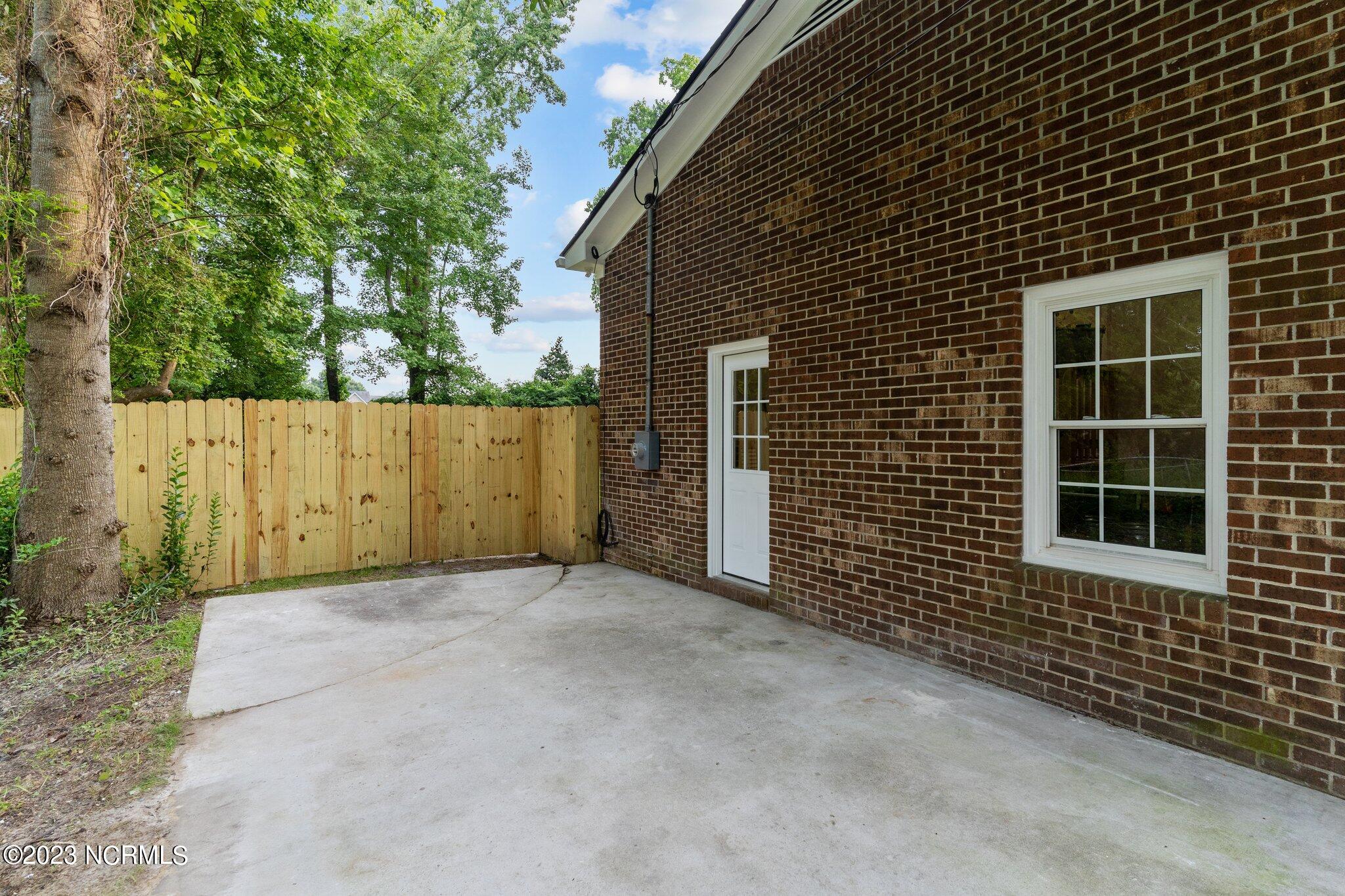 4482 Gordon Road Wilmington, NC 28405 - Photo 13 of 17 side