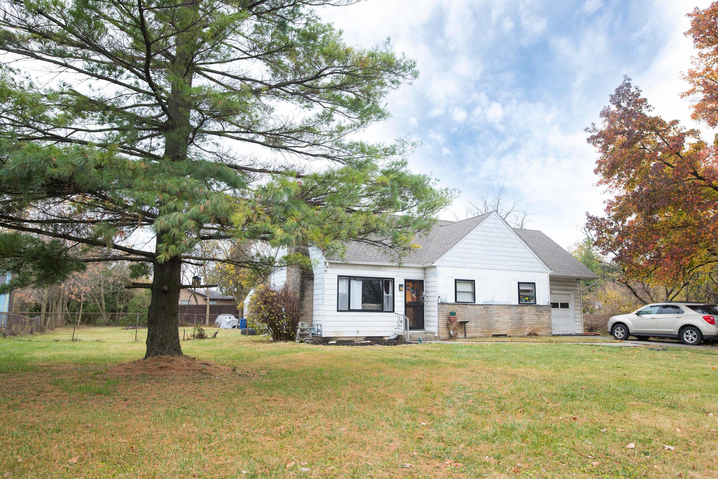 3755 Karl Road Columbus, OH 43224 - Photo 6 of 49 DRM_8785