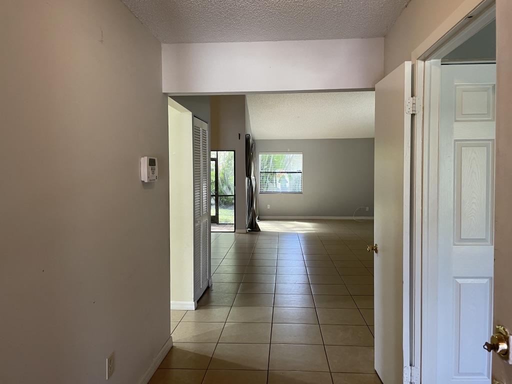 20875 Vía Madeira Boca Raton, FL 33433 - Photo 4 of 24 UNADJUSTEDNONRAW_thumb_1b4a