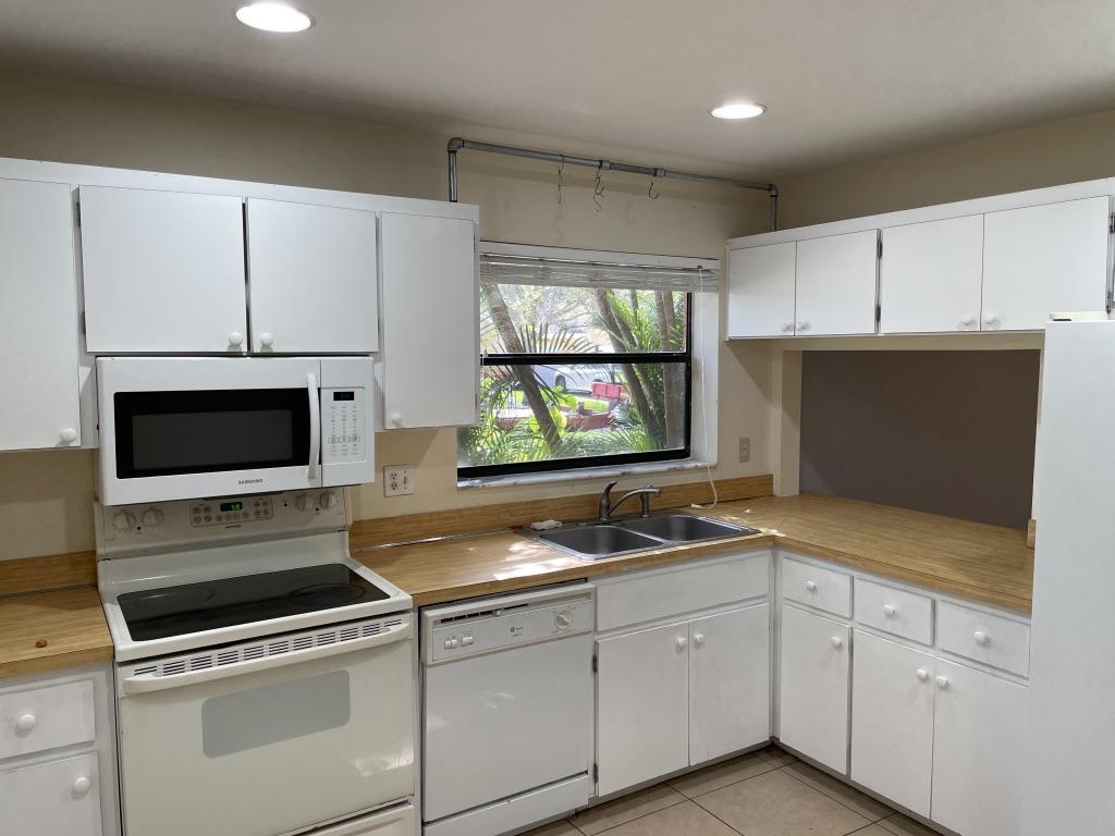 20875 Vía Madeira Boca Raton, FL 33433 - Photo 8 of 24 UNADJUSTEDNONRAW_thumb_1b32