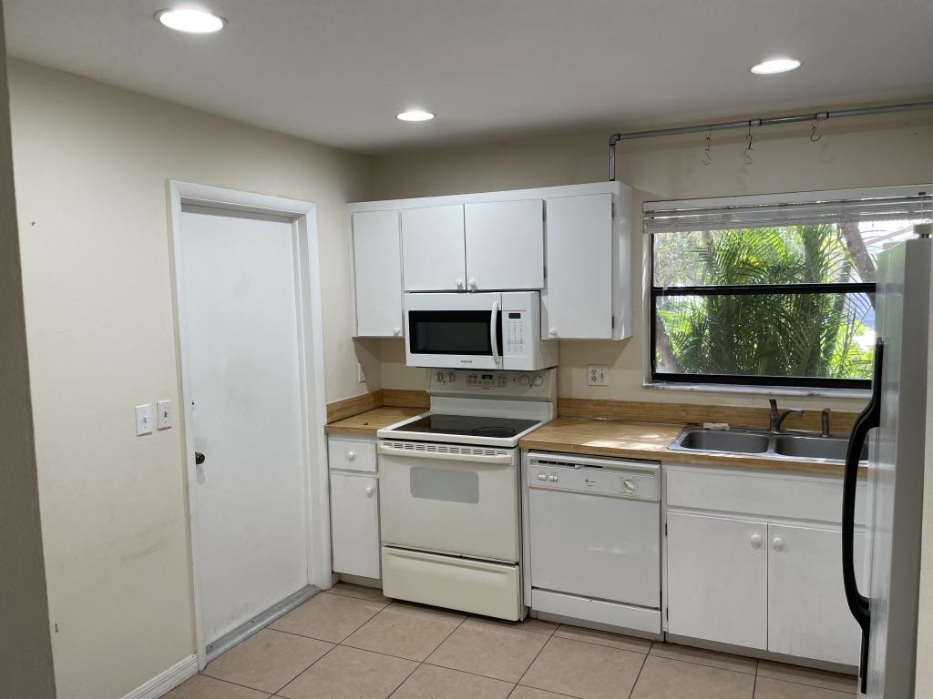 20875 Vía Madeira Boca Raton, FL 33433 - Photo 9 of 24 UNADJUSTEDNONRAW_thumb_1b44