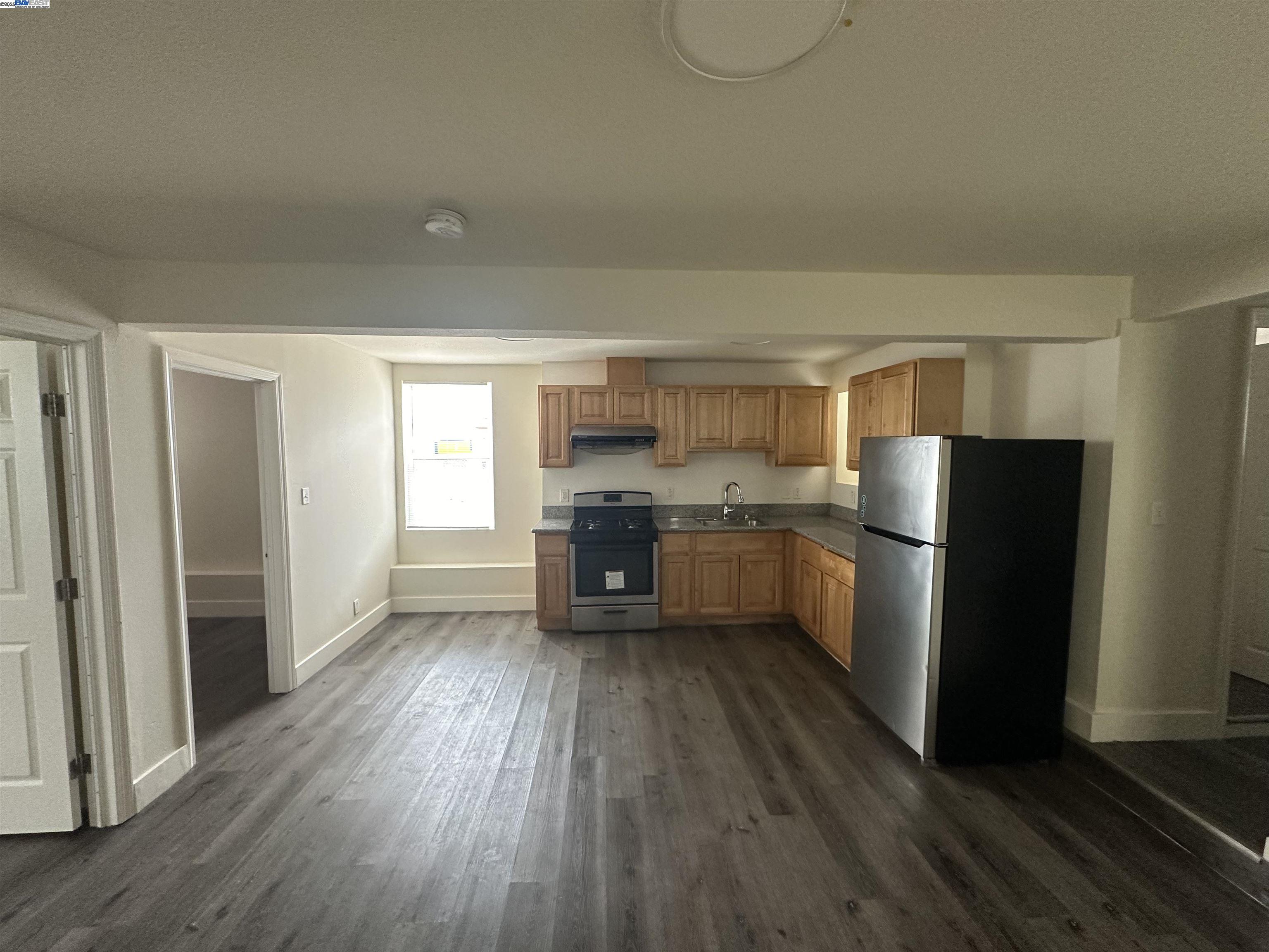 537 Chester Street Oakland, CA 94607 - Photo 9 of 15