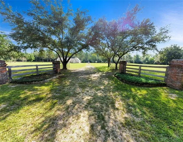 $305,000 | 68436 Walker Road, Kentwood, LA 70444