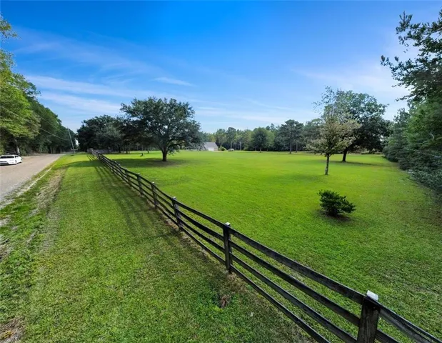 $305,000 | 68436 Walker Road, Kentwood, LA 70444