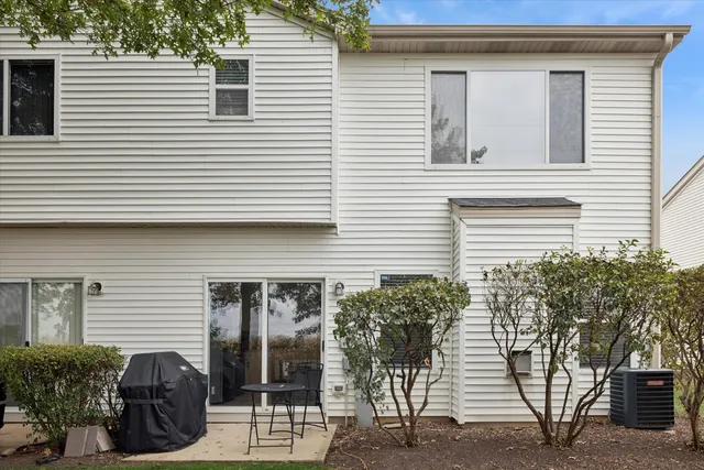 $289,000 | 7011 Clearwater Drive, Plainfield, IL 60586