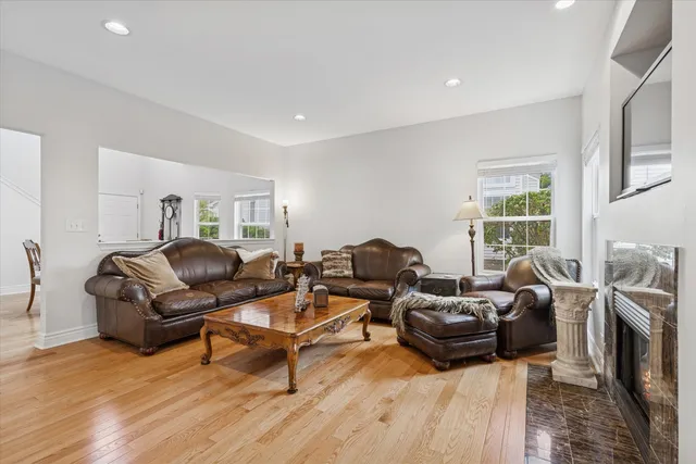 $289,000 | 7011 Clearwater Drive, Plainfield, IL 60586