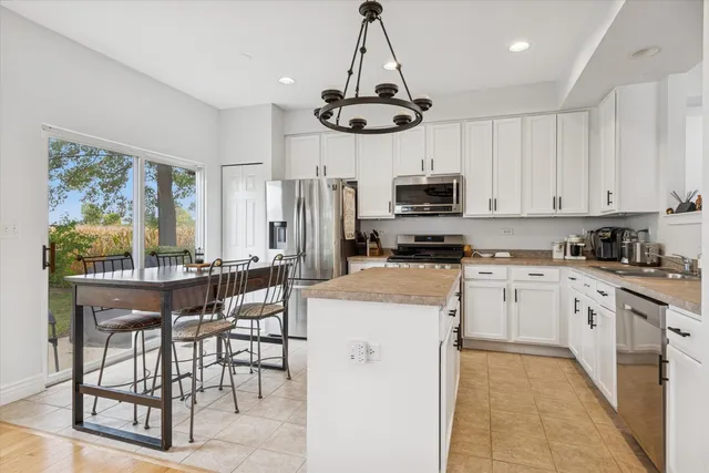 $289,000 | 7011 Clearwater Drive, Plainfield, IL 60586