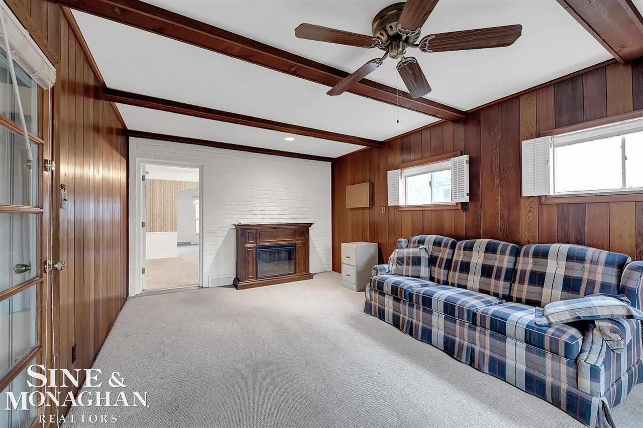 1301 Roslyn Road Grosse Pointe, MI 48236 - Photo 12 of 33 50069517-11.JPG