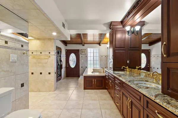 $1,100,000 | 2940 Garfield Avenue, Carmichael, CA 95608