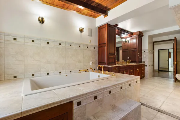 $1,100,000 | 2940 Garfield Avenue, Carmichael, CA 95608