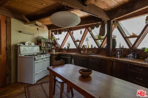 $2,499,000 | 20269 Croydon Lane, Topanga, CA 90290