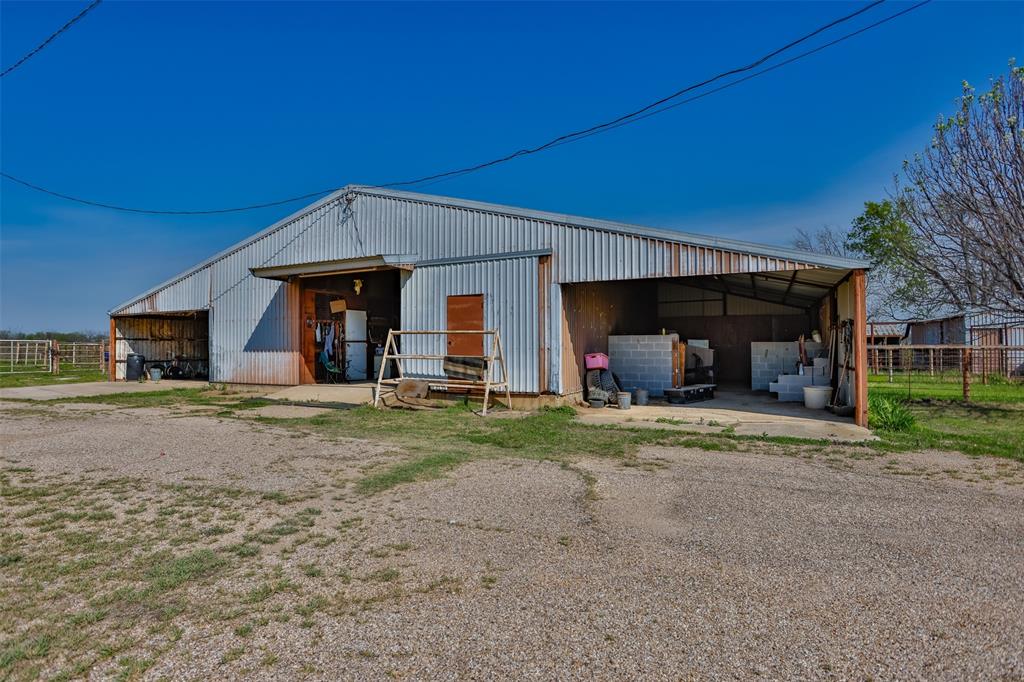 3511 Interstate 35 Gainesville, TX 76240 - Photo 14 of 40 a view of a house with a patio and a yard