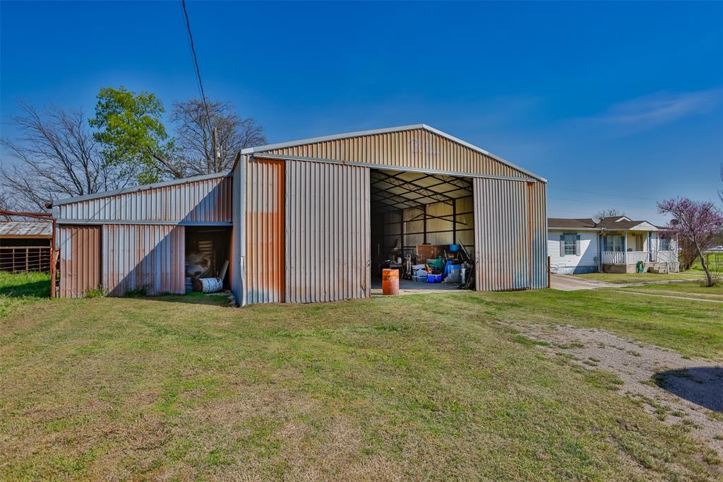 3511 Interstate 35 Gainesville, TX 76240 - Photo 15 of 40 a view of a house with a yard and potted plants