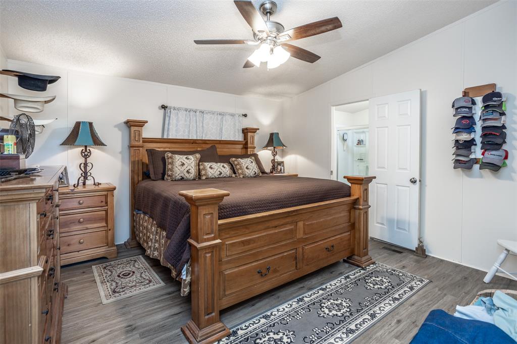 3511 Interstate 35 Gainesville, TX 76240 - Photo 30 of 40 a bedroom with a bed and a chandelier