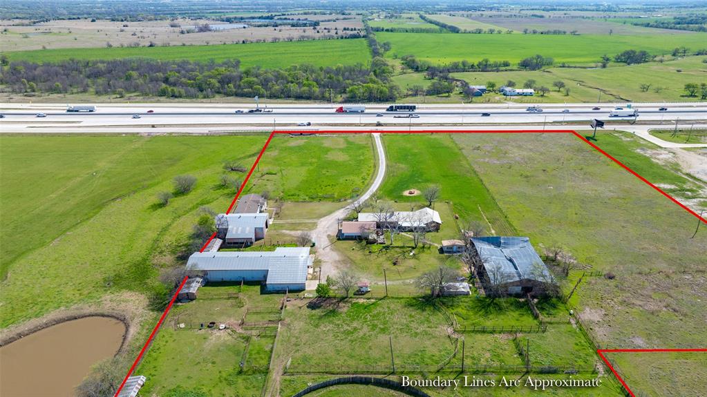 3511 Interstate 35 Gainesville, TX 76240 - Photo 3 of 40 a view of yard with swimming pool