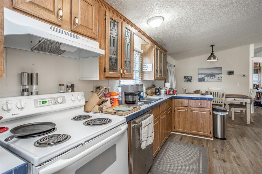 3511 Interstate 35 Gainesville, TX 76240 - Photo 33 of 40 a kitchen that has a lot of cabinets a sink and a stove in it