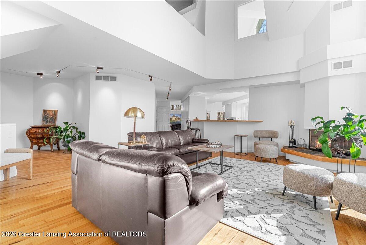 4279 Shadow Ridge Okemos, MI 48864 - Photo 13 of 57 49-Media Jett - 25.2