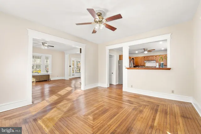 a view of a livingroom with a ceiling fan