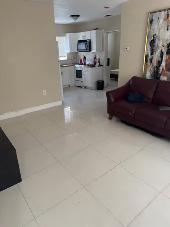 $2,200 | 1942 Buchanan Street, Hollywood, FL 33020