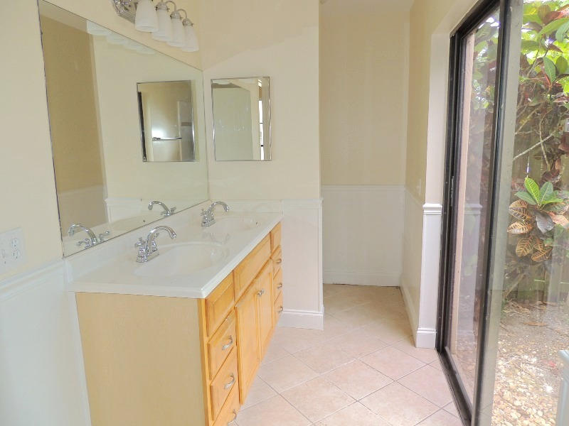11849 Woodtones Lane Boca Raton, FL 33428 - Photo 10 of 16 Bathroom