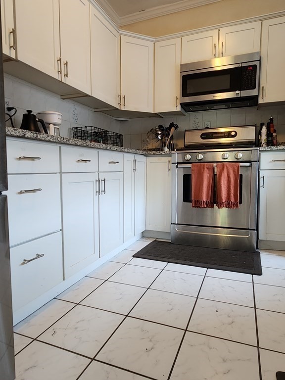 55 Thatcher Street, Unit 6 Brookline, MA 02446 - Photo 11 of 31