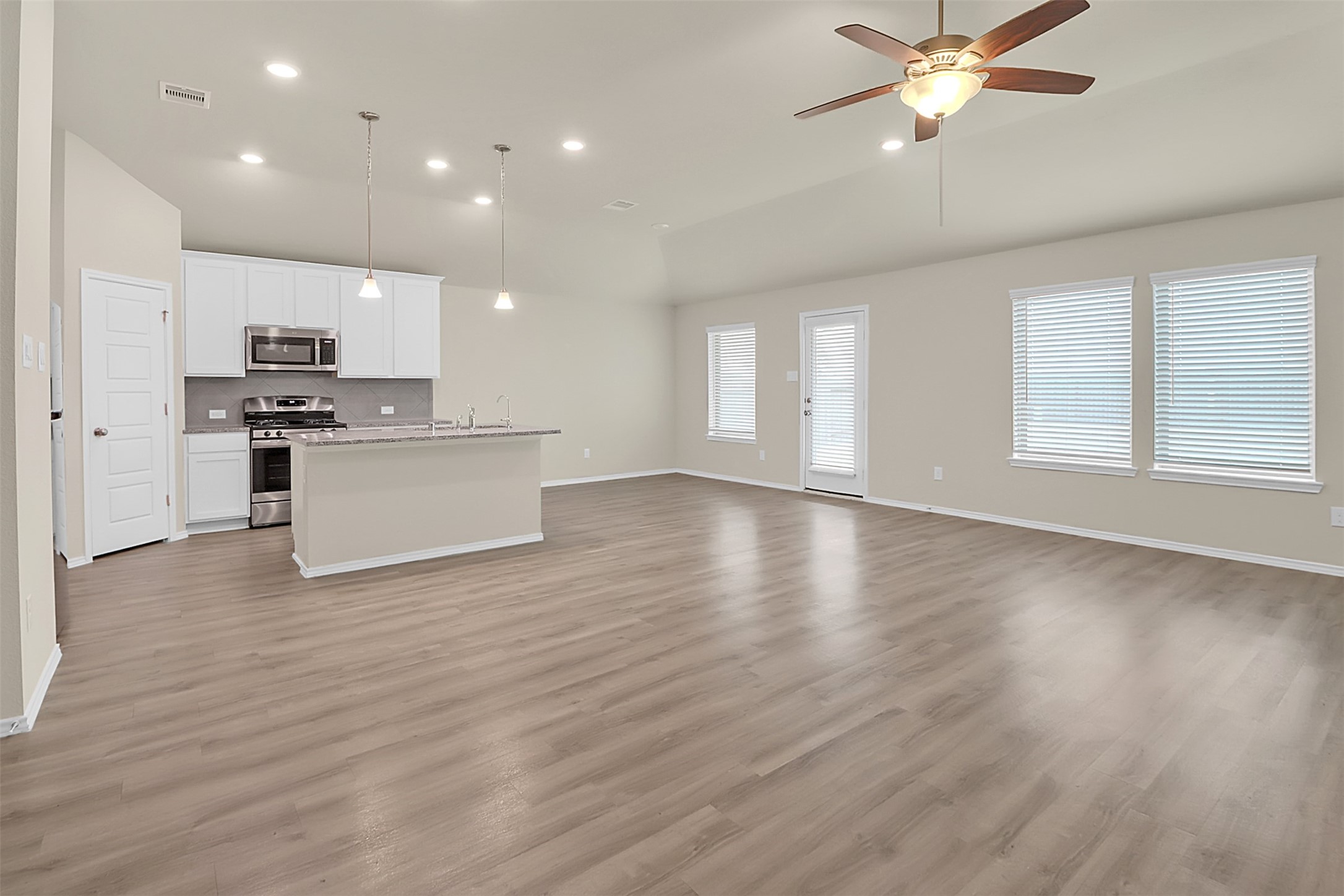 7710 Squall Lane Baytown, TX 77523 - Photo 5 of 15 Open floor