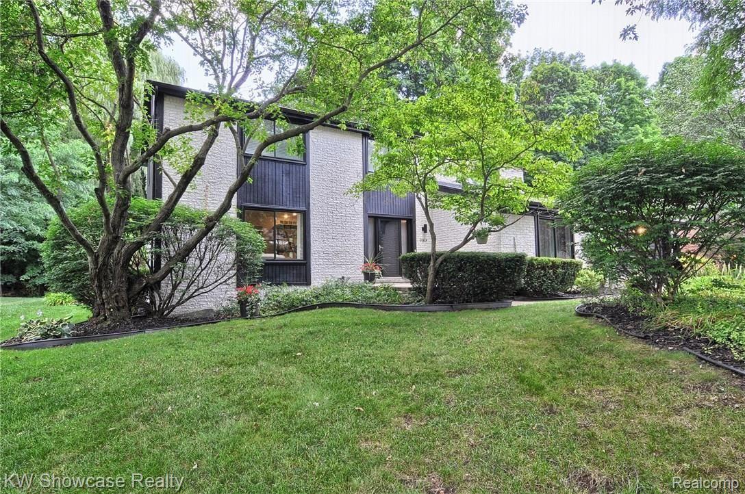 30654 High Valley Road Farmington, MI 48331 - Photo 2 of 43 Front_2nd_View.jpg