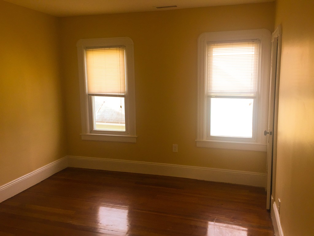 75-77 Clantoy Street Springfield, MA 01104 - Photo 3 of 6 Gallery Image 3