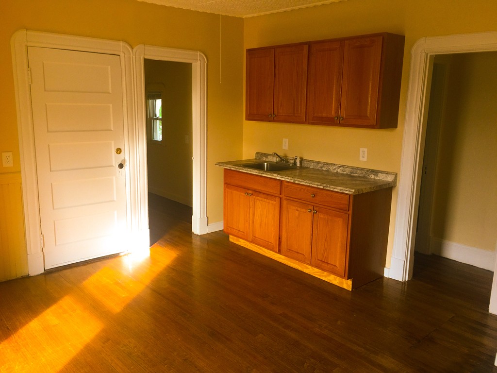 75-77 Clantoy Street Springfield, MA 01104 - Photo 4 of 6 Gallery Image 4