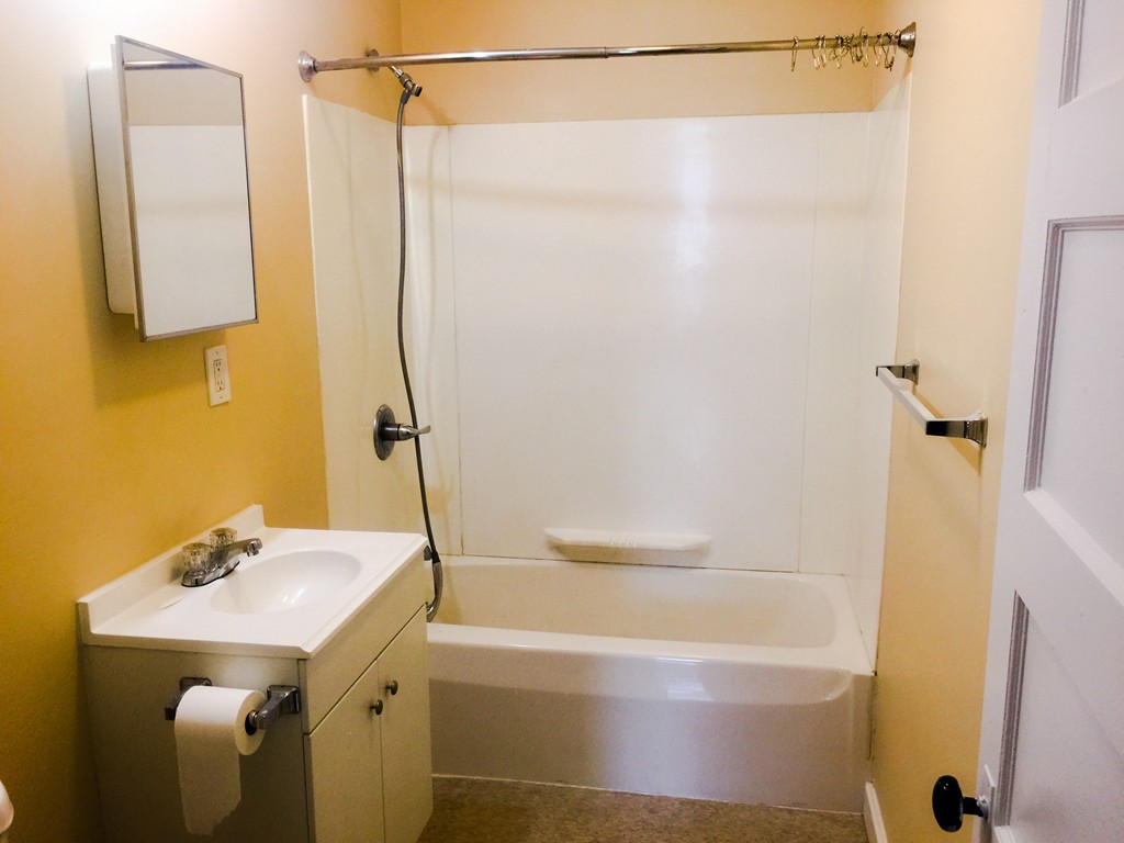 75-77 Clantoy Street Springfield, MA 01104 - Photo 6 of 6 Gallery Image 6