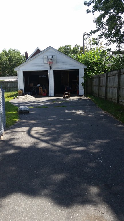 15 Sterling Street Springfield, MA 01107 - Photo 2 of 4 Gallery Image 2