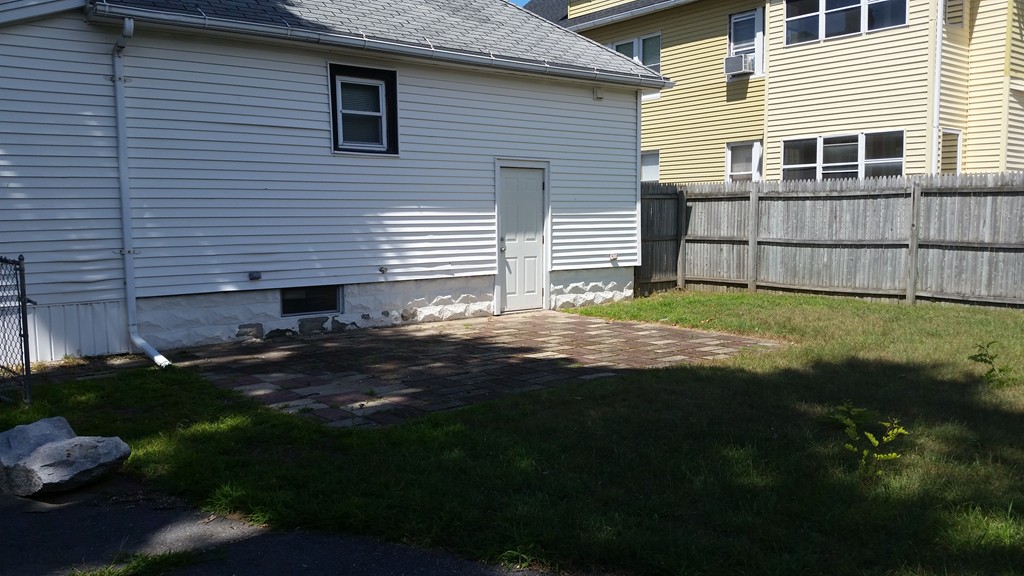 15 Sterling Street Springfield, MA 01107 - Photo 4 of 4 Gallery Image 4