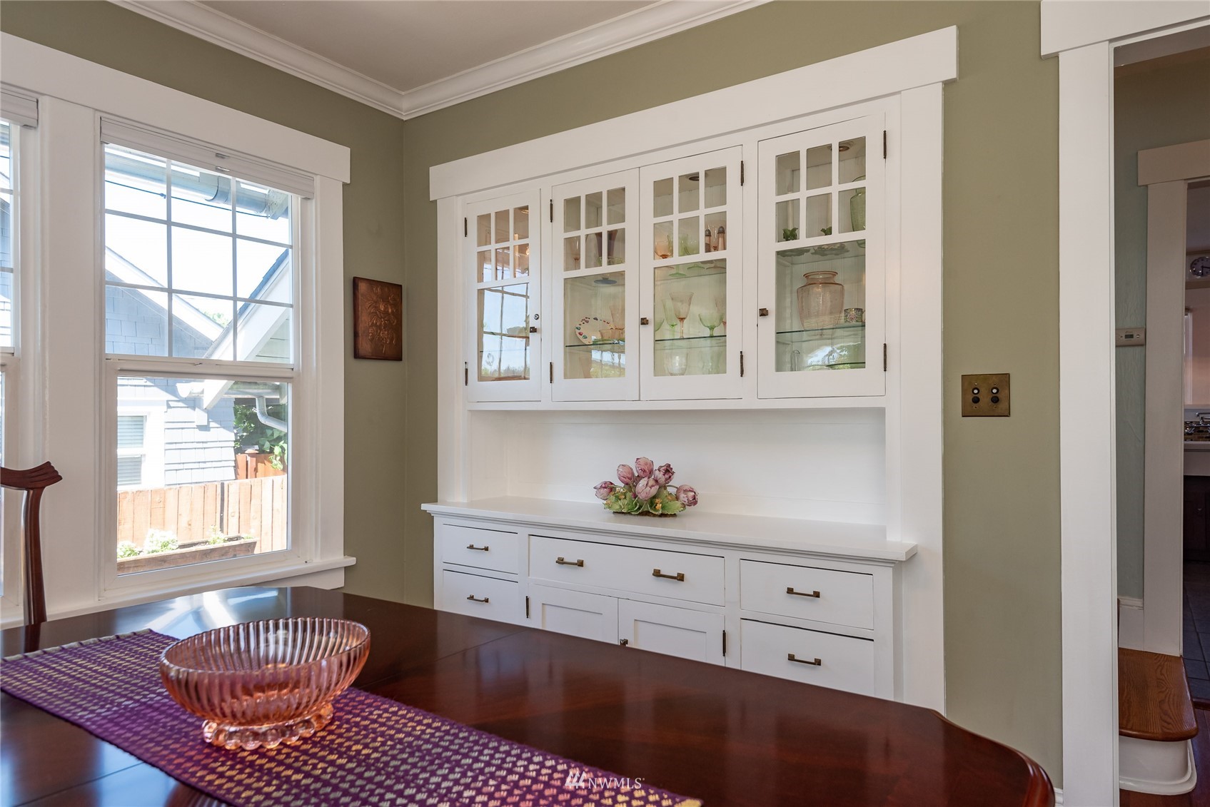 715 Sumner Avenue Sumner, WA 98390 - Photo 11 of 39 a living room with furniture and window