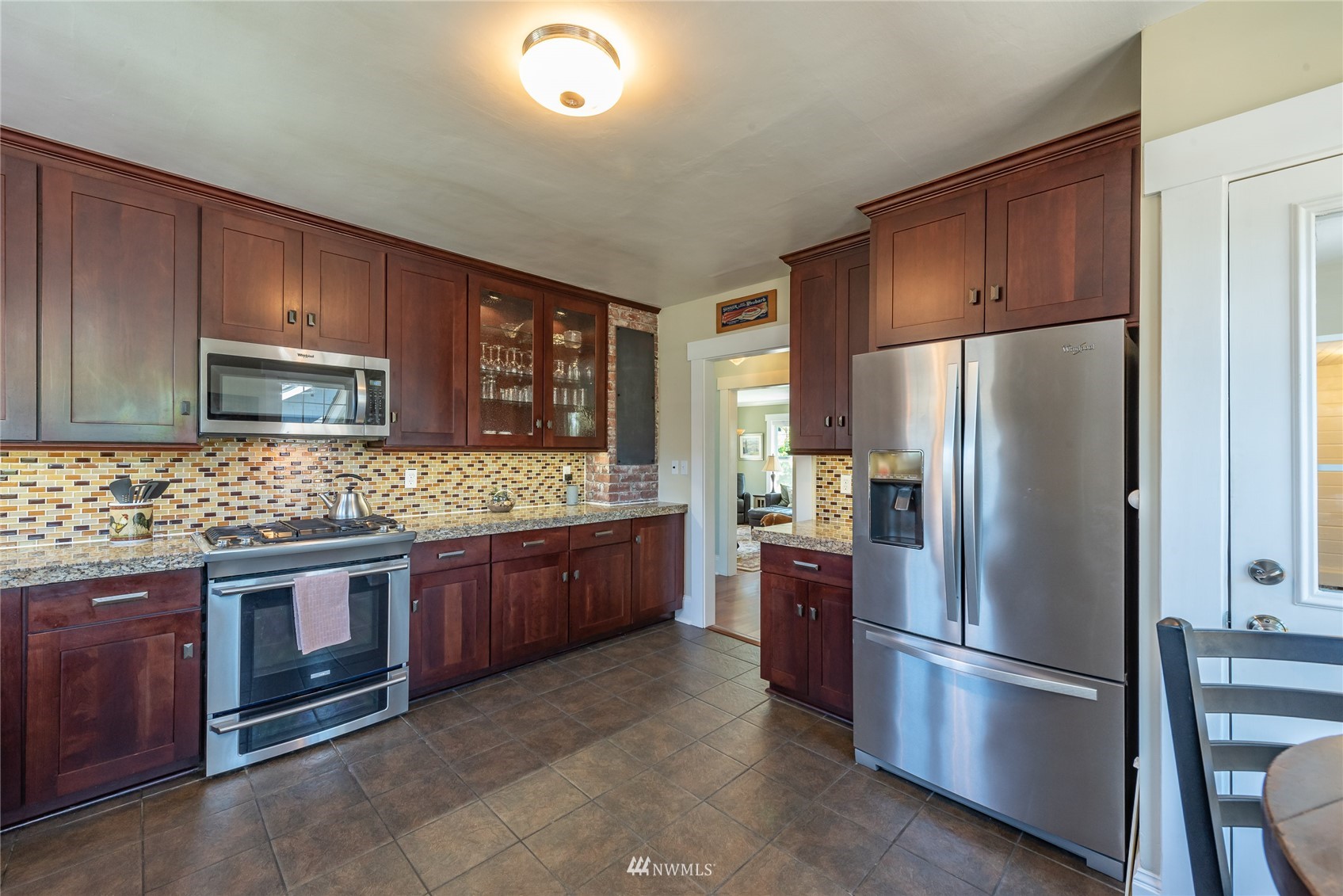 715 Sumner Avenue Sumner, WA 98390 - Photo 13 of 39 a kitchen with stainless steel appliances granite countertop a refrigerator stove and sink