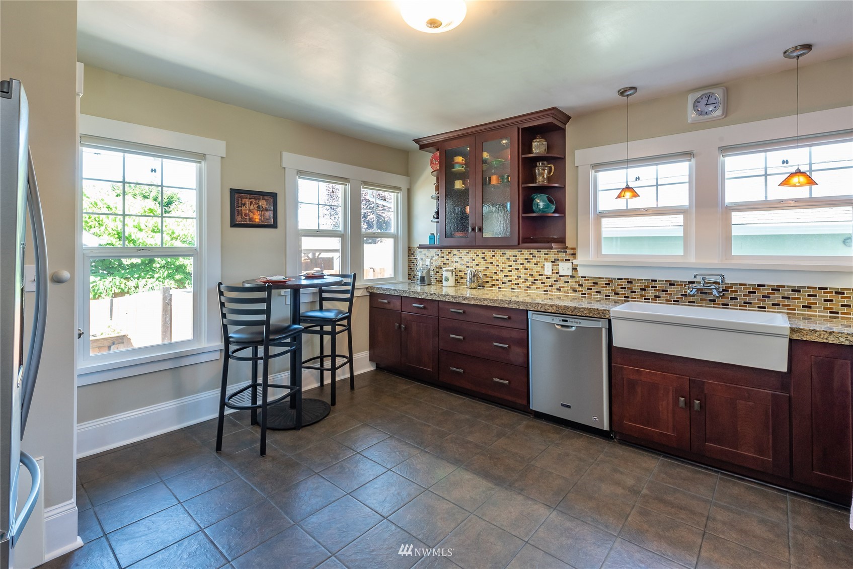 715 Sumner Avenue Sumner, WA 98390 - Photo 16 of 39 a kitchen with granite countertop a sink and chairs