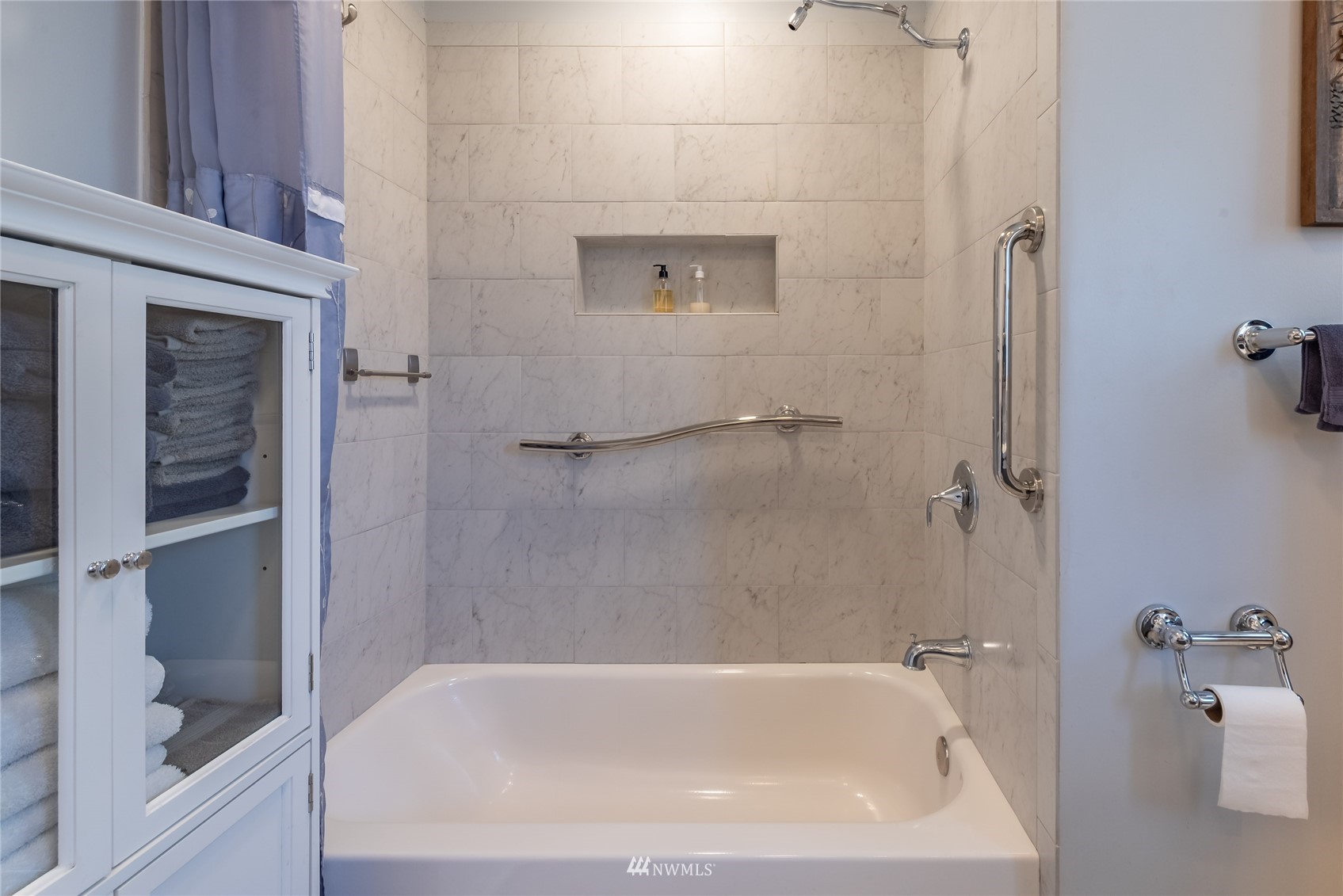 715 Sumner Avenue Sumner, WA 98390 - Photo 22 of 39 a close up of a bathtub in a bathroom
