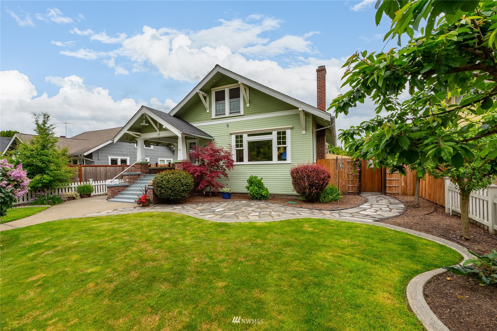 715 Sumner Avenue Sumner, WA 98390 - Photo 3 of 39 a front view of house with yard and green space